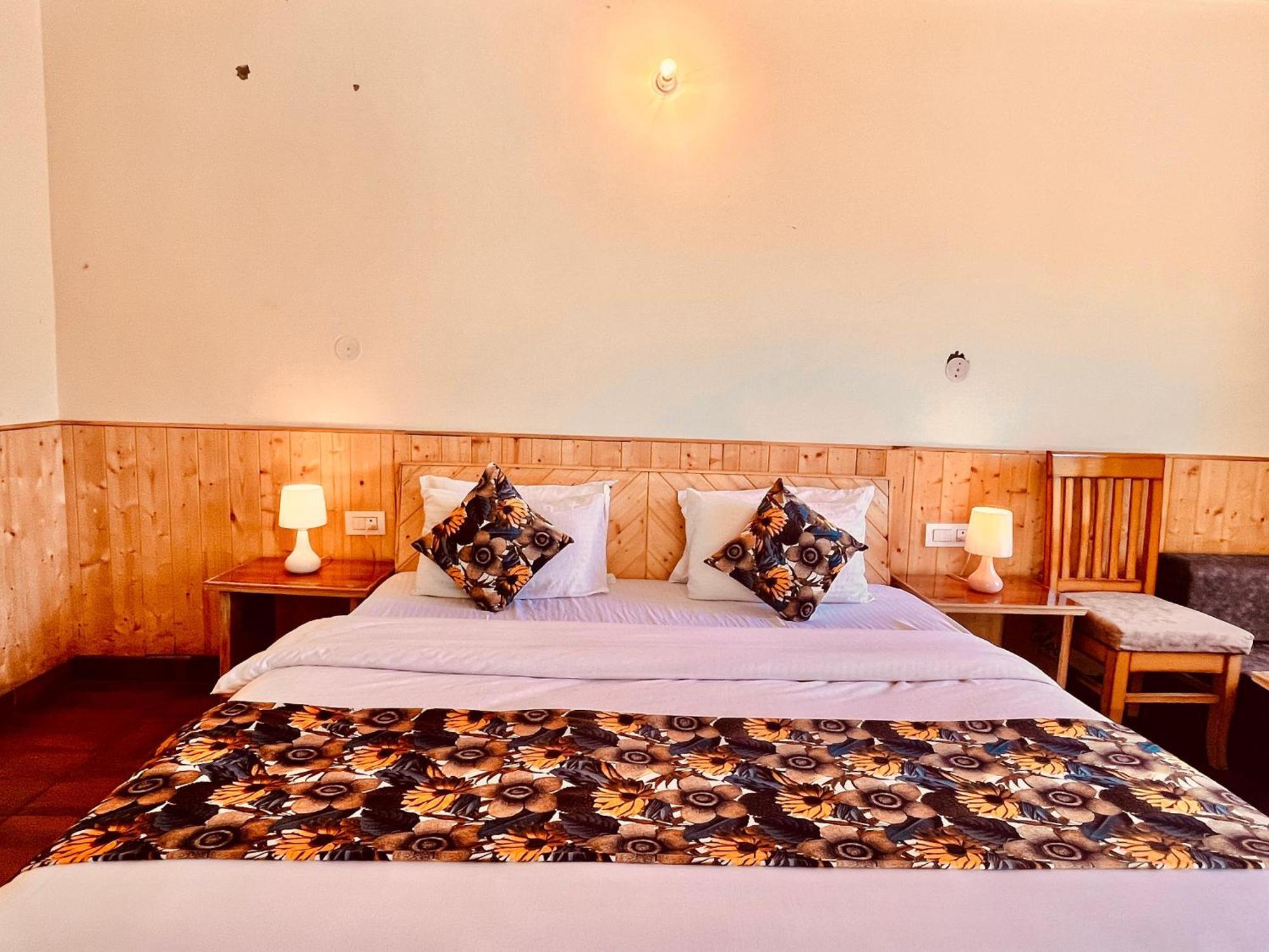 Himalayan River Resort, - #riverside # Private Parking # Scenic River & Mountain View # Open Cafe # Spacious 3*