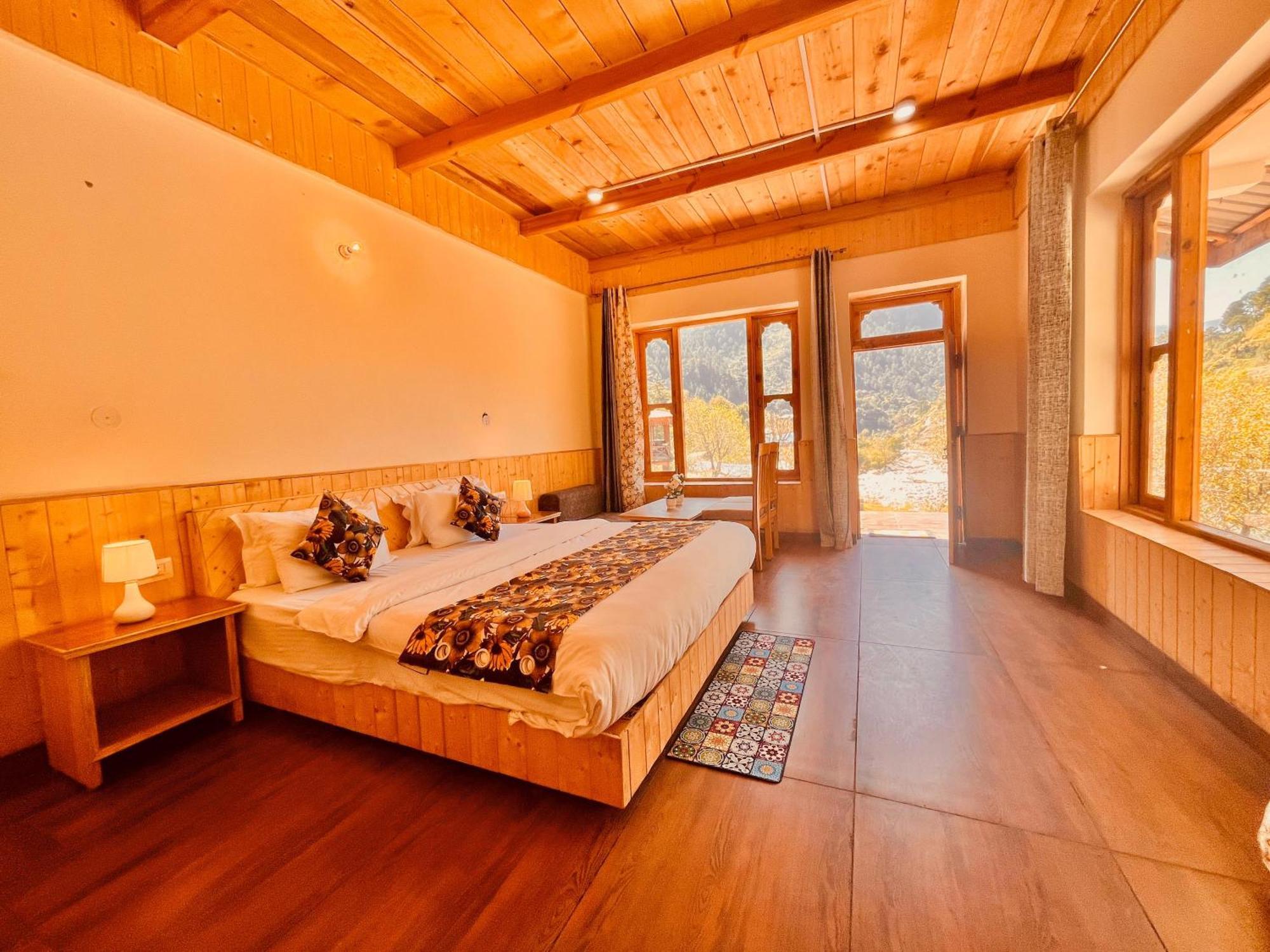 Hotel Himalayan River Resort, - #riverside # Private Parking # Scenic River & Mountain View # Open Cafe # Spacious 3*