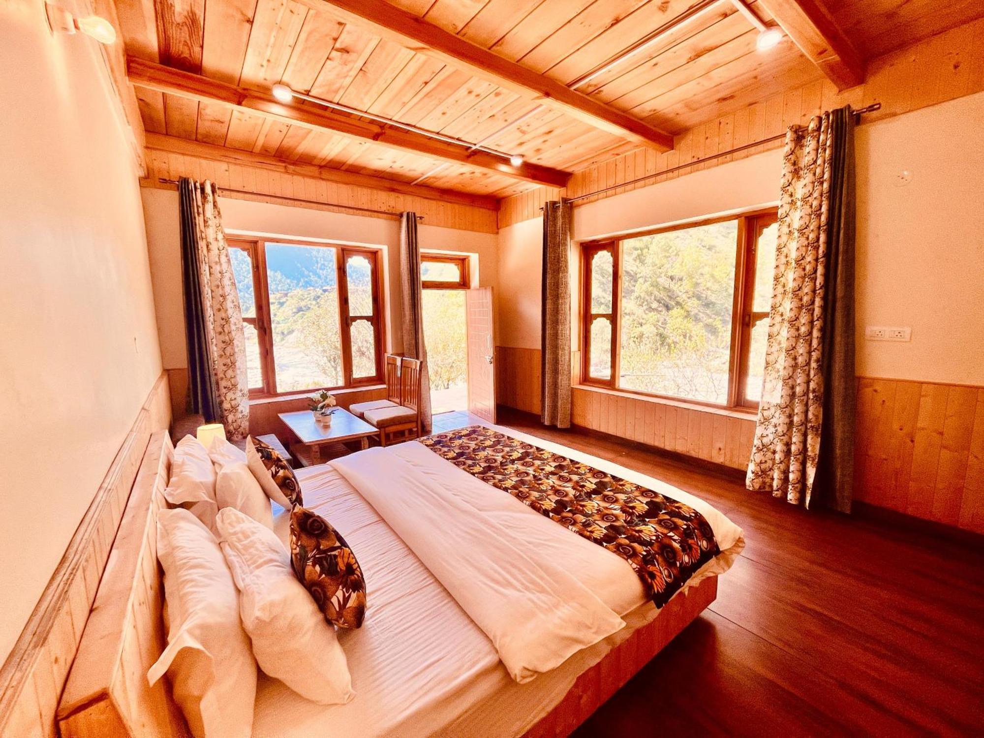 Himalayan River Resort, - #riverside # Private Parking # Scenic River & Mountain View # Open Cafe # Spacious Hotel Manali (Himachal Pradesh)