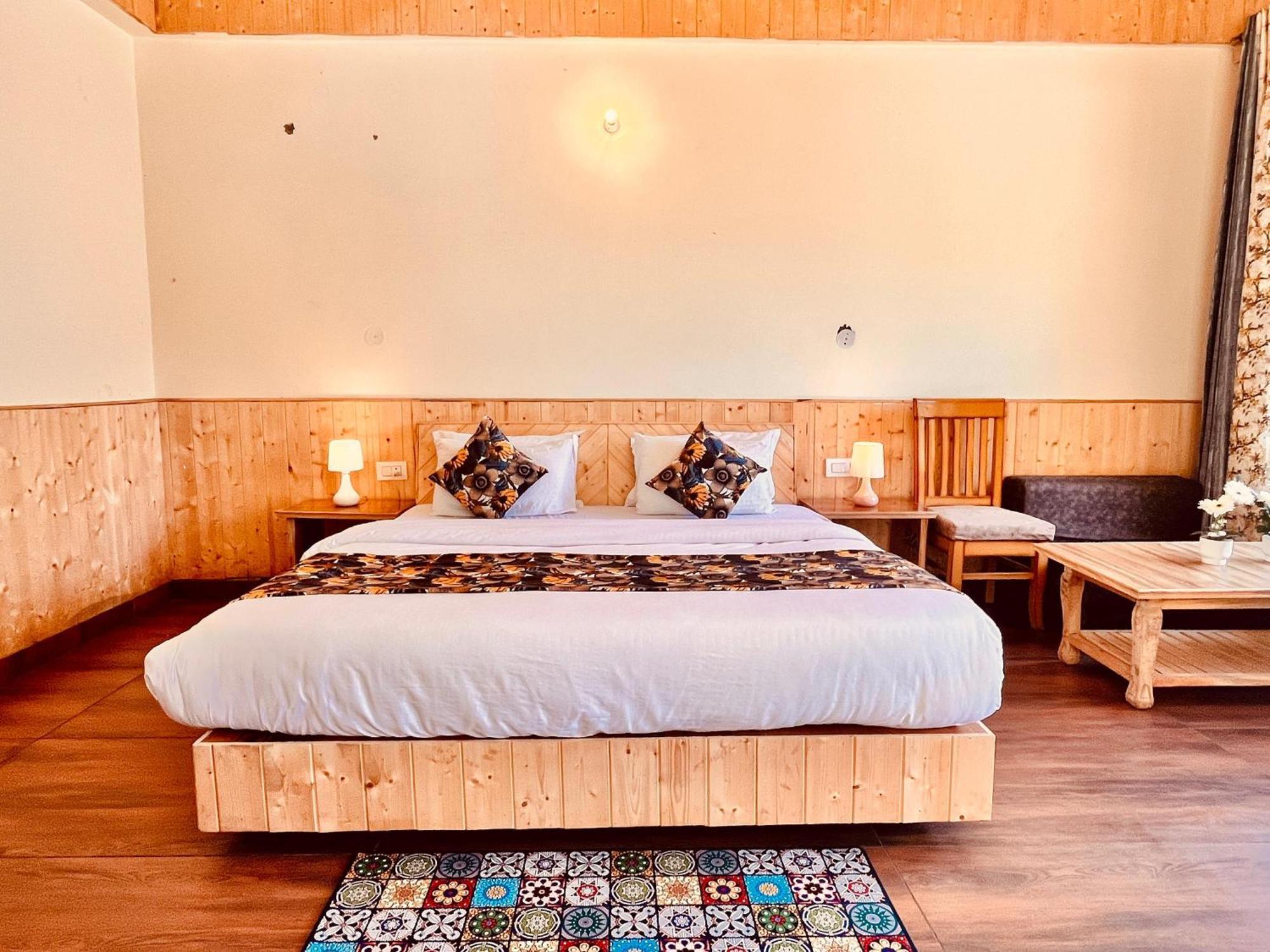 Himalayan River Resort, - #riverside # Private Parking # Scenic River & Mountain View # Open Cafe # Spacious 3*