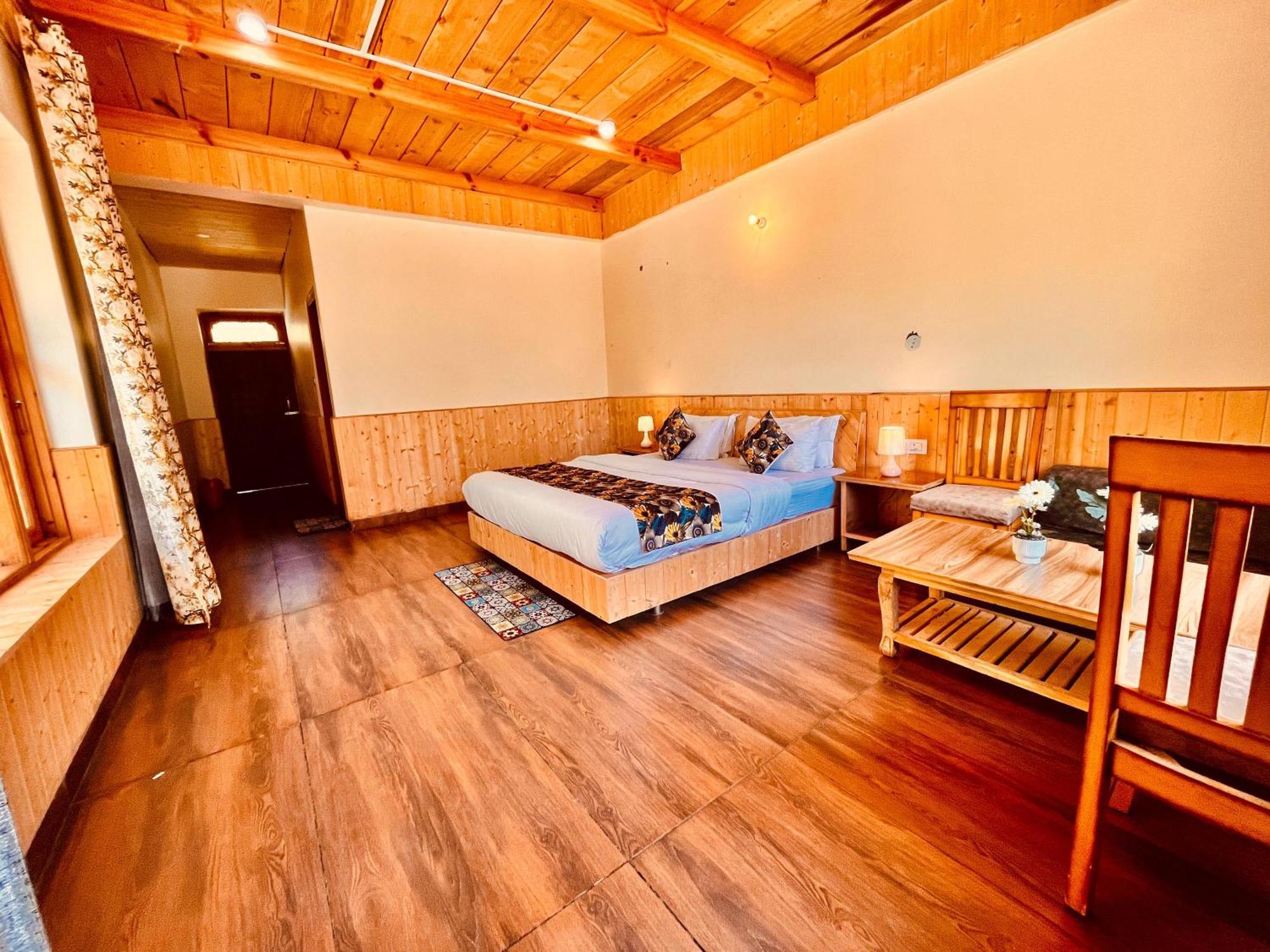Himalayan River Resort, - #riverside # Private Parking # Scenic River & Mountain View # Open Cafe # Spacious 3*