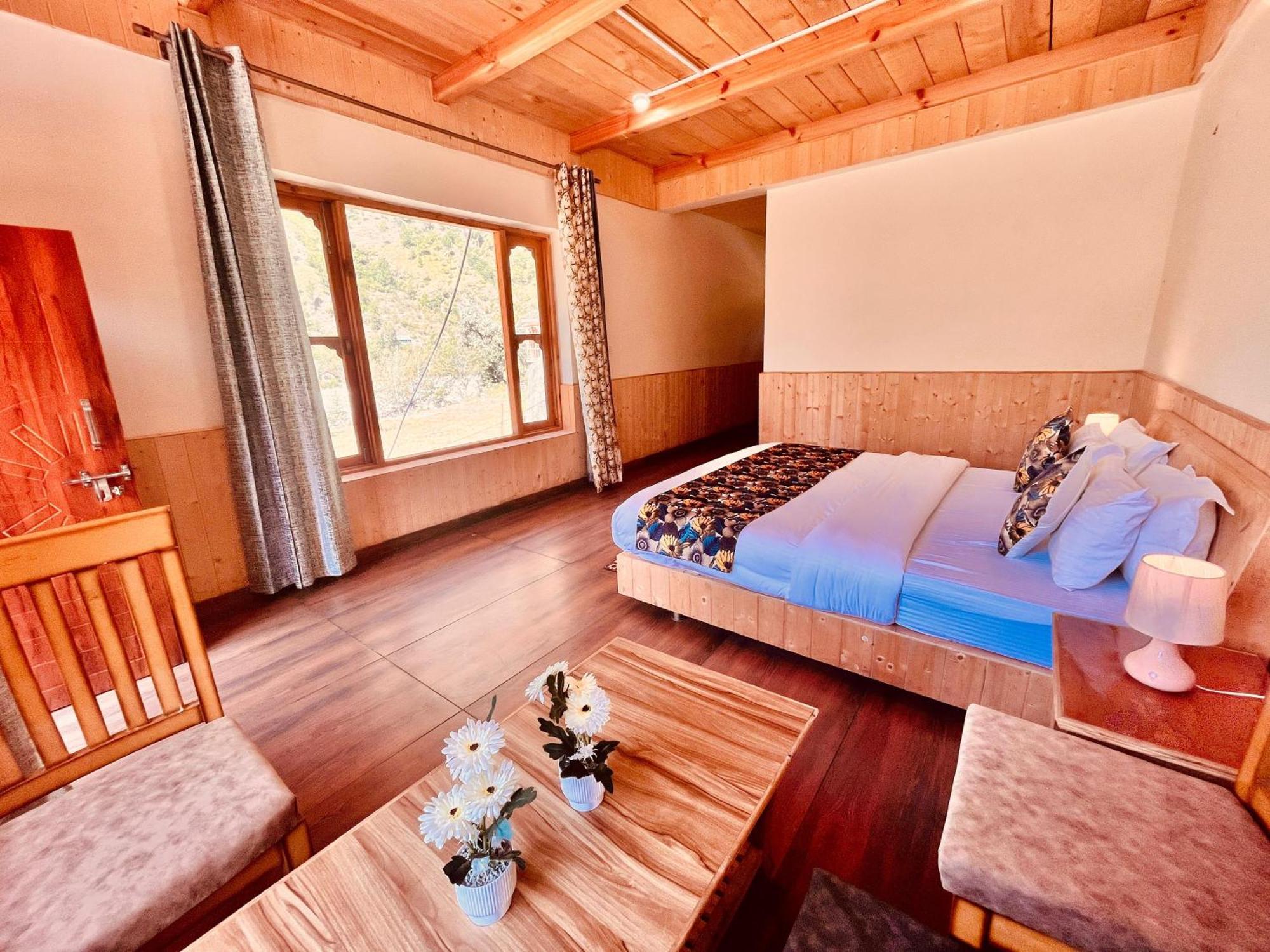 Himalayan River Resort, - #riverside # Private Parking # Scenic River & Mountain View # Open Cafe # Spacious 3* Manali (Himachal Pradesh)